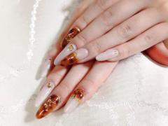 上品かつ大人可愛く♡秋の定番べっ甲デザインのネイルカタログ