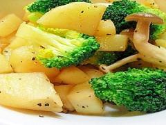 具材のゴロゴロ感がいい♡ブロッコリー炒めレシピ集