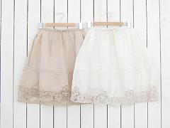 足りないのは、冒険心。この秋‟脱パンツ下手”でシティガールの仲間入り♪