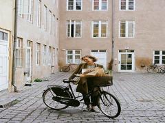 これぞ名品ボトムス。一本できちんと感出すなら「センタープレスパンツ」を