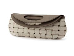 HIROKO HAYASHIのバッグを洗練された大人の女性に