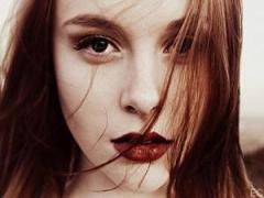 色んな表情を魅せるボルドーリップ。付け方で変わるオンナの印象♡