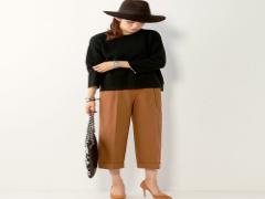 この秋の新定番カラーはボトムスに！×ベーシックトップスで程よい抜け感コーデを