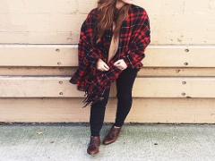 さらっとまとうこなれ感。秋冬コーデはストールでランクUPを狙う