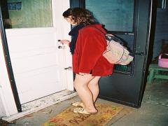 目立ちたいから’’赤’’で作る。冬でも自信を見せる大人レディな3つのstyle