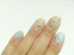 指先に散らばるラメたち。キャンドゥの"タフィーネイル"のコスパが最強すぎる♡