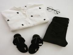 シンプルすぎ脱却。A/Wモノトーンコーデは差し色Itemで格上げすべし