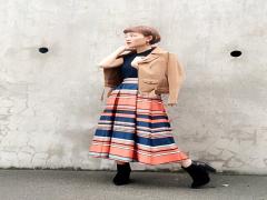 上着の袖は通さない。"着る"んじゃない"羽織る"だけでこなれ感UP