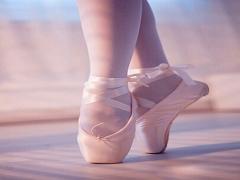 踊れなくてもバレリーナ♡しなやか美脚はバレエポーズでつくる