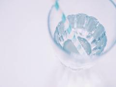 飲むだけで、いいことだらけ。お水をたくさん飲むすゝめ