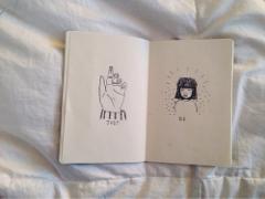 読書の秋。紙袋を‘お手製ブックカバー,に変えて、お気に入りの小説に着せましょ。