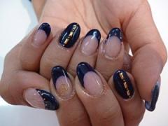 ファッションだけじゃなく指先にも！”ネイビーカラー”で大人かわいいを作り出す
