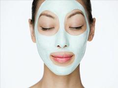 天然の泥パックで美肌ケア。セレブもハマる、その効果とは