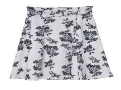 jouetieのスカートで個性的かつ女の子らしいコーデを目指す