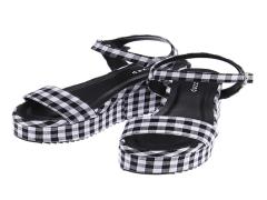 旬なストラップサンダルでコーデのこなれ感をGETせよ♪