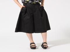 LOWRYS FARMのパンツでさりげなく女性らしさをプラス