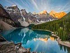 見てるだけでもお腹いっぱい。世界で一番美しい湖「モレーン湖」。