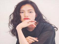 この秋は人気のダークカラーにハイライトをプラス！きゅんとしちゃうおしゃれヘアになろ