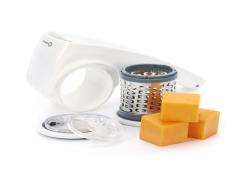 アッという間に完成！手を汚さず片手でコロコロ「チーズおろし器」が超便利