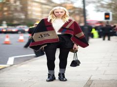 クラシカルで着やせ効果も◎ケープを羽織ってエレガントなSIMPLEコーデ