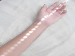 定番だからって侮らないで♡"アトリックス"のハンドクリームが日中も夜も頼れるって噂！