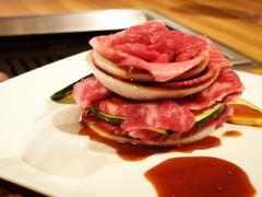 美味しさも驚きもガッツリと！"肉ケーキ"を堪能できる東京焼肉屋3選