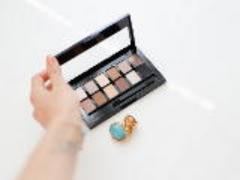 1色だから生み出せる大人顔。惹きつけeyeを作る単色アイシャドウの使い方