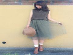 ノースリーブニットをタンスにしまうのはまだ早い！この秋冬も有効活用しましょう♡