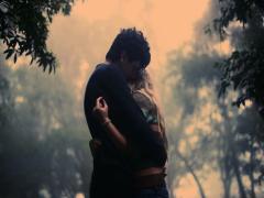 そんなこと思ってたの？！彼女を抱きしめたときの男子のホンネ7選♡