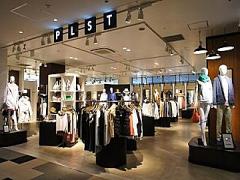 UNIQLO・ZARA好きが注目！“PLST”は大人ベーシックスタイルの新定番に