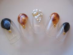 定番フレンチ→三角にシフト。個性的でお洒落な“三角フレンチ”ネイルカタログ