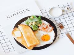 「朝はパンっ♩」なあなたにおすすめ♡卵液に浸したトーストでしっかり朝食を。