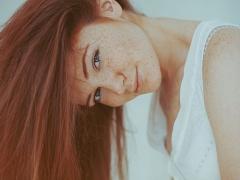 アイメイクにプラスして。マスカラ下地で’’見つめ続けられる’’目元に