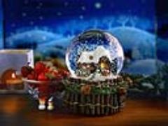 爪先にスノードーム!?アクアリウムネイルってなーに？