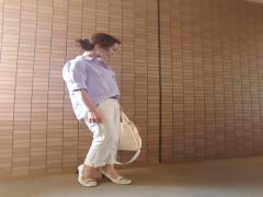 秋はちょっとアンニュイに！紫トップスでちょっと大人な表情を♡