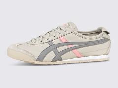 歩くたびにちらりする、内側の印がポイント。Onitsuka Tigerのスニーカーで360度可愛く♡