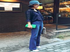 ブーツカットジーンズが帰ってきた。’70sデニムにガールはぞっこん。