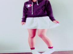 今年のトレーナーは赤で決める！まっかなアイテムで秋感アップ♡