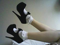 カジュアルにも♡白靴下×黒ヒールの黄金かわいい足元バランス