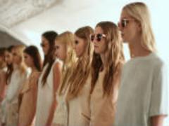 ファッションは、ヘアから攻めろ。7割ストレートでつくる女のムテキスタイル