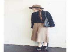 上品コーデにしたいならローファーできまりでしょ♡