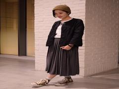 暗い色ばかりで決めてない？秋は淡い色コーデで大人なかわいらしさを…♡