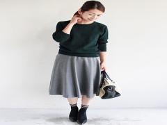 トレンドのボトムスのシンプルな着こなし