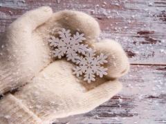 はかなくて美しい。雪のように神秘的な‘銀箔ネイル’カタログ