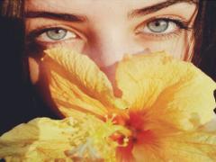 新たなるステージへ。“まぶたに塗るだけ”のまつ毛美容液の実態調査！