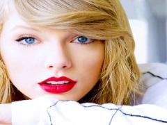 白の無邪気と赤の色気。秋冬はホワイトニット×攻めのレッドリップ♡