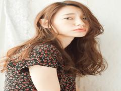 ノスタルジーな秋はゆる巻きヘアでとことんキュートに♡