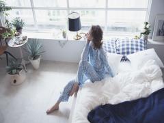 上質な服は肌質まで変える。シルクを身にまとって全身ツヤ肌に