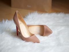 毎日ハイヒールのお疲れ足に。“休足日”のお供にしたいシューズリスト♡