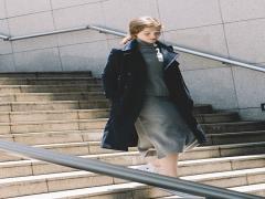 女っぽさを極めよ♡トレンチコートで魅せる大人なレディスタイル7選
